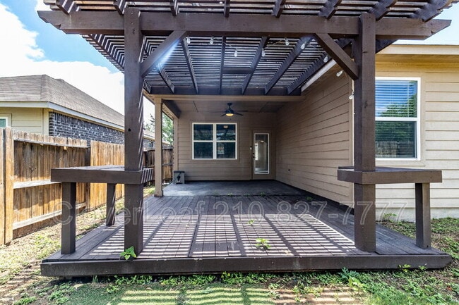 Building Photo - 8003 Oxbow Way
