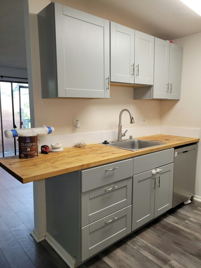 Building Photo - 318 S 174th Pl
