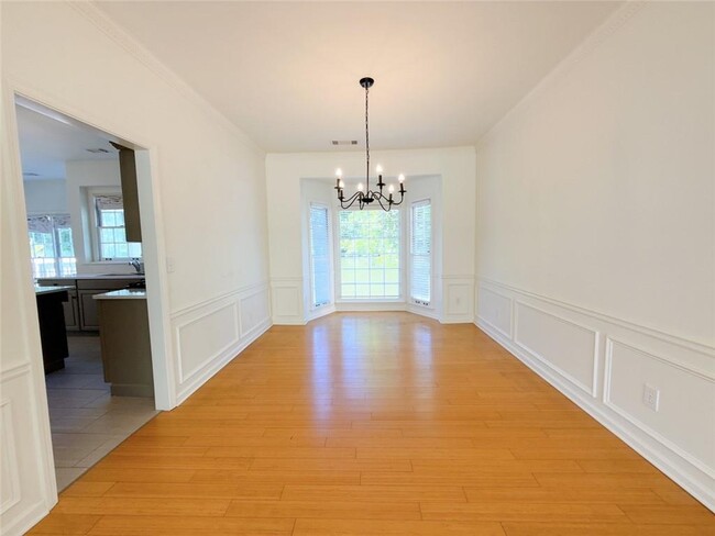 Building Photo - 3730 Longlake Dr