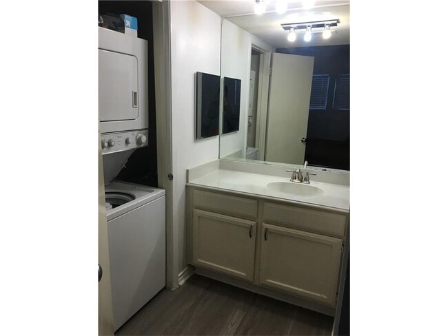 Building Photo - 2311 Nueces St