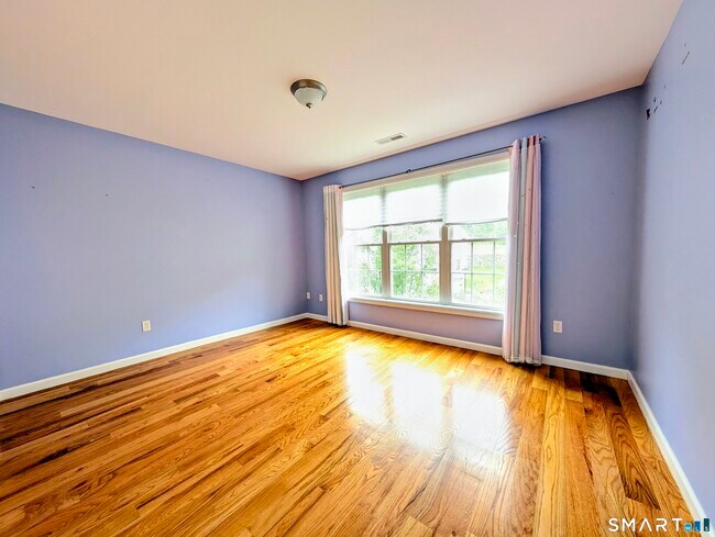 Building Photo - 15 Old Oak Dr