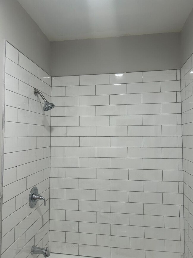 Building Photo - 2Br apartment in (duplex) 1st floor