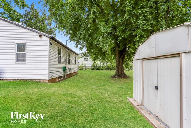 Building Photo - 1160 Spruce Dr