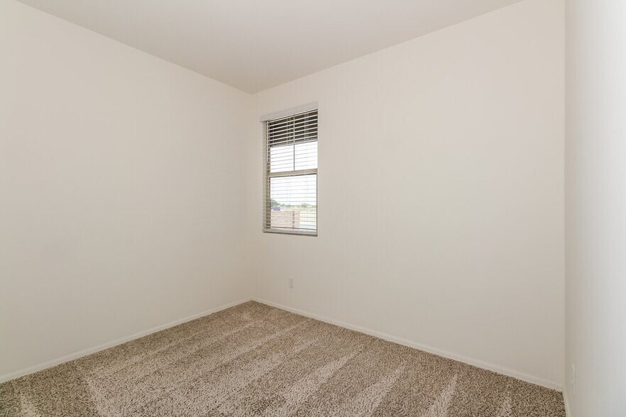 Building Photo - 11857 W Charismatic Dr