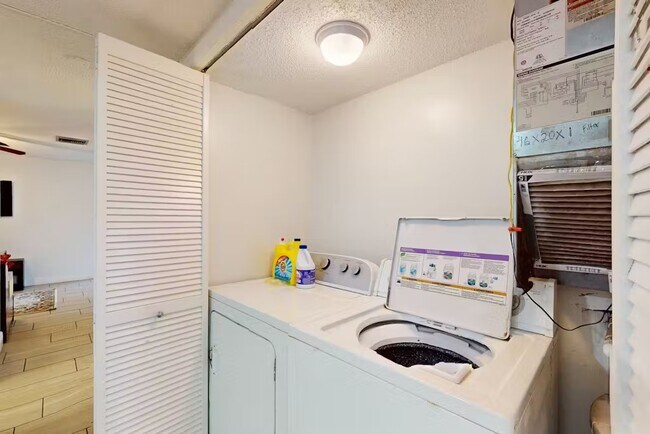 Building Photo - 4013 Audubon Dr