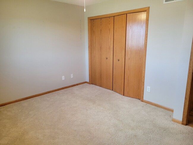 Building Photo - 3 Bedroom Twin Home