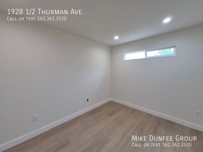 Building Photo - 1928 1/2 Thurman Ave.-