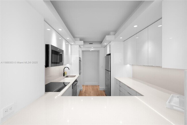 Building Photo - 2655 Collins Ave