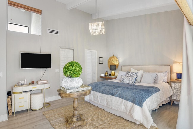 Building Photo - 250 S Ocean Blvd