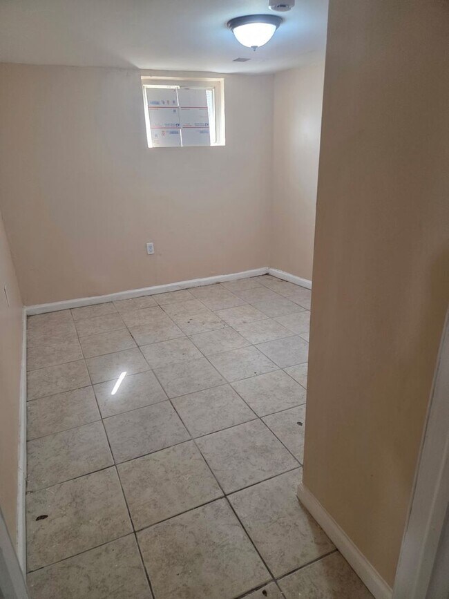 Building Photo - 20-22-22 Rockland Terrace