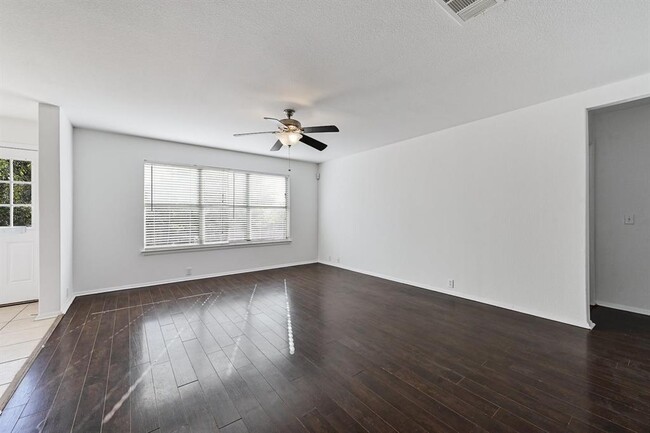 Building Photo - 480 Camelia Pkwy