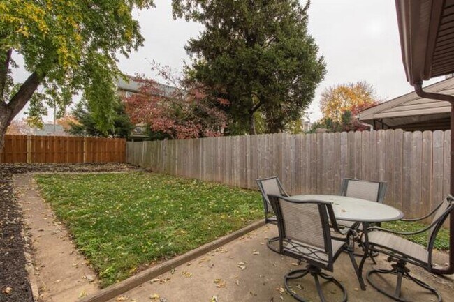 Building Photo - Beautiful 3 bedroom, 1.5 bath twin home in Conshohocken Available for Rent!