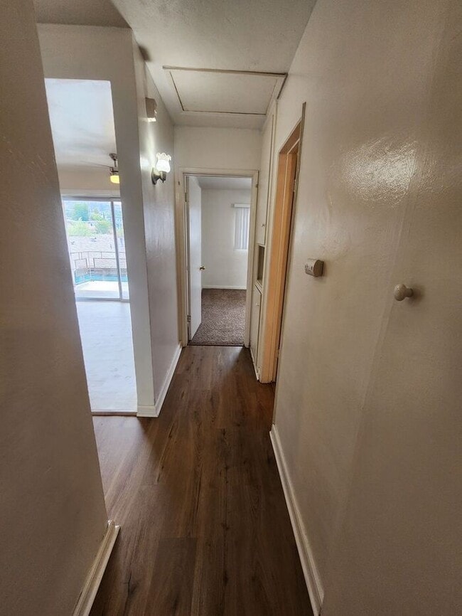 Building Photo - $1000 REBATE!SPACIOUS 2BR/1BA Unit with pr...