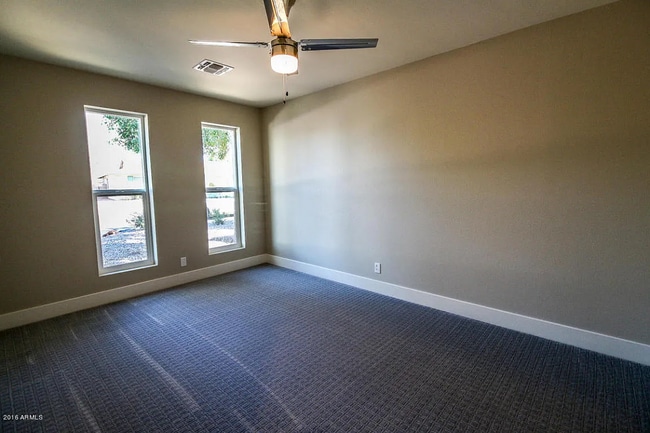 Building Photo - 8731 E Sandalwood Dr