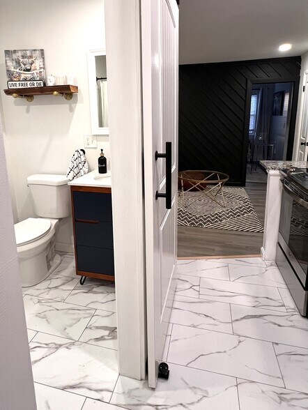 Building Photo - 10 Glass St