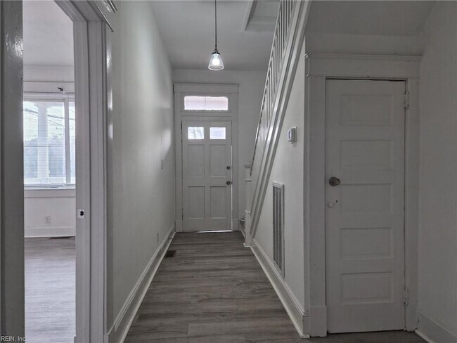 Building Photo - 351 51st St