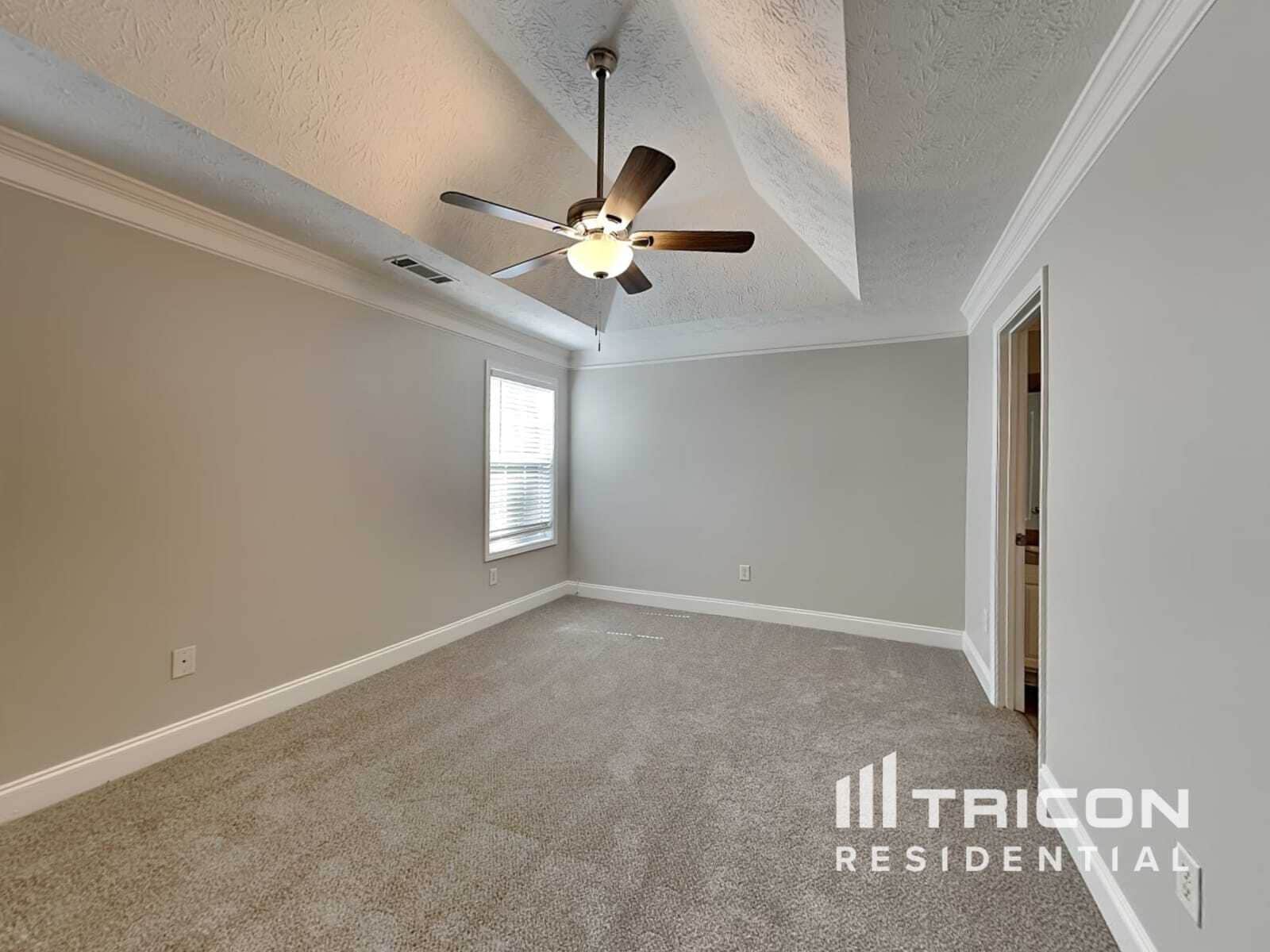 Building Photo - 360 Valley View Dr