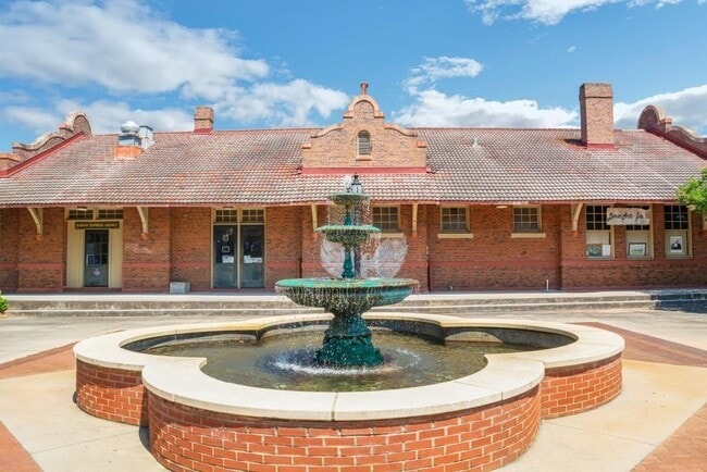 Building Photo - 204 Mill St