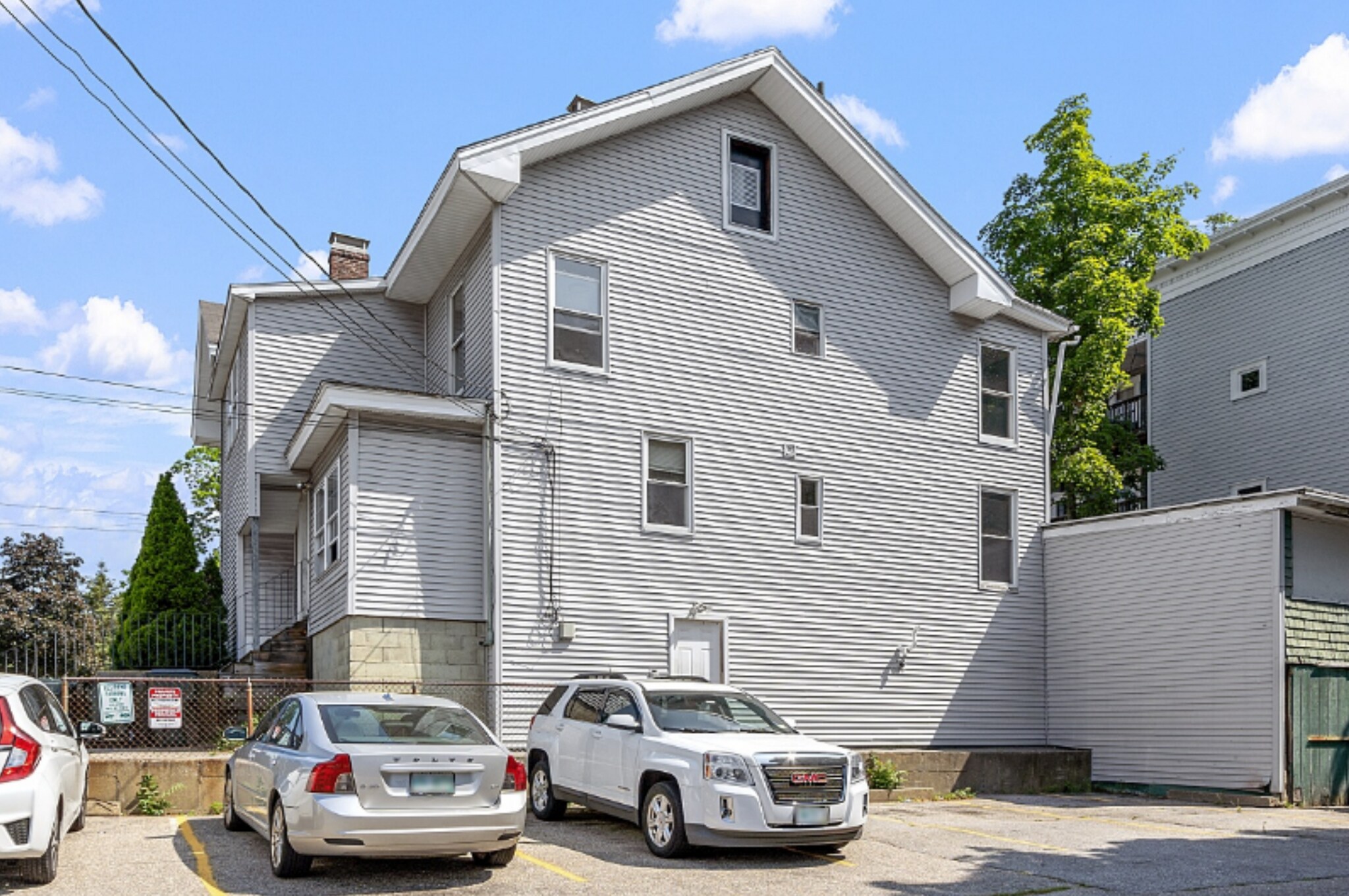 Building Photo - 535 Wilson St