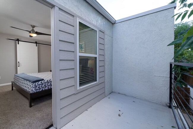 Building Photo - 2213 Park Hill Dr