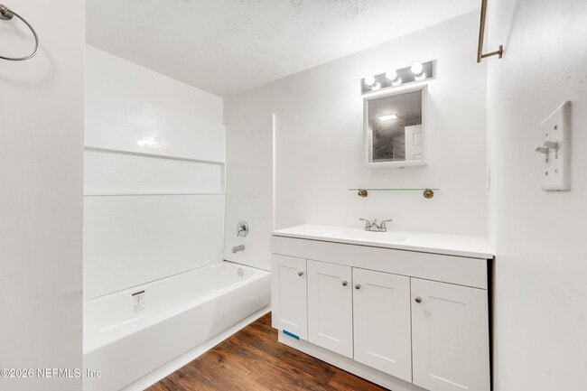 Building Photo - 3035 Lucoma Dr