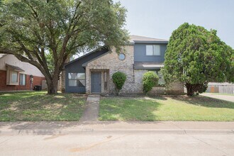 Building Photo - Freshly Updated 3-Bedroom Home on a Corner...