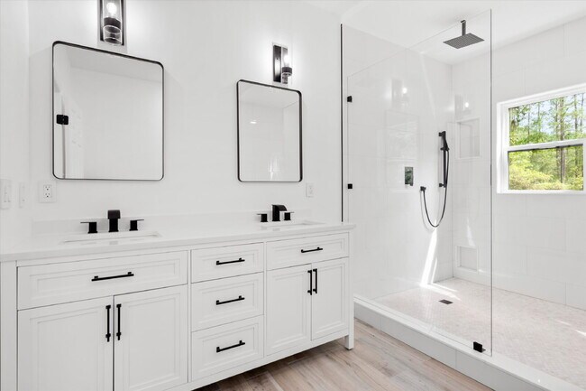 Building Photo - "Spacious 4-Bed Oasis with Guest Suite on Johns Island - Your Dream Home Awaits!"