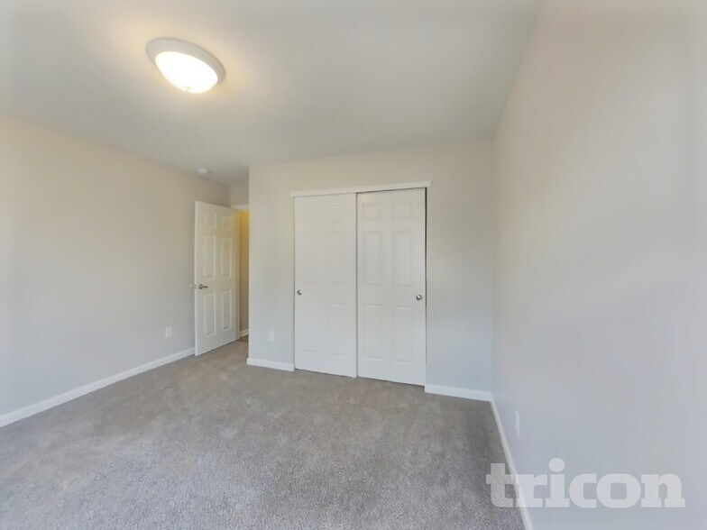 Building Photo - 4936 Dunlin Dr