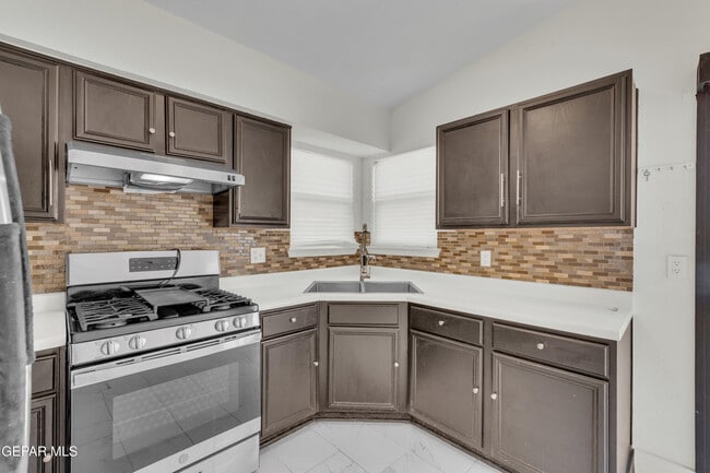 Building Photo - 536 Achim Dr