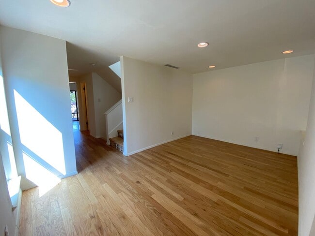 Building Photo - Alamo Heights Gem ~  2 / 2.5 Multi-Level C...