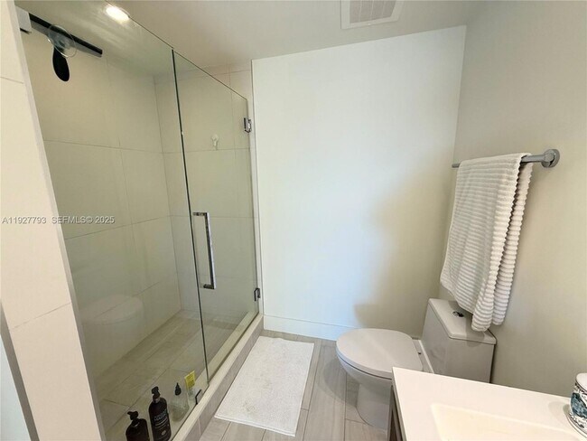 Building Photo - 2000 Metropica Wy