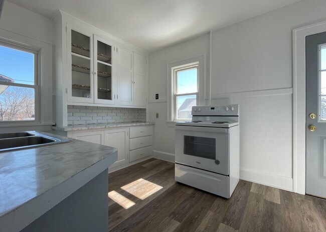 Building Photo - 1605 Yout St