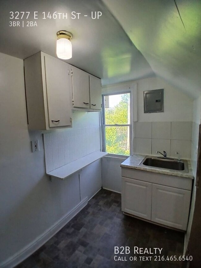 Building Photo - 3277 E 146th St