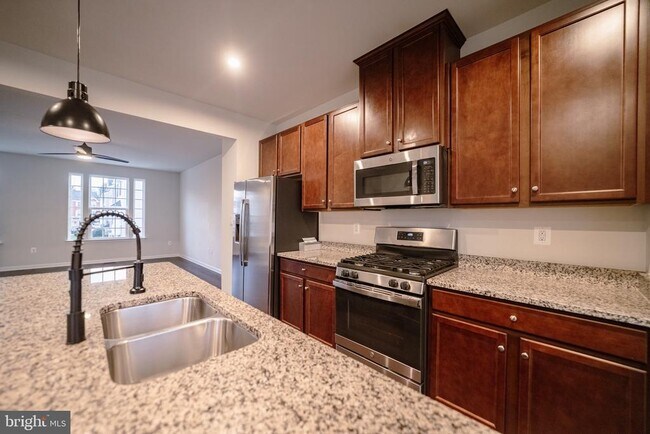 Building Photo - 9816 Cedarmass Cir