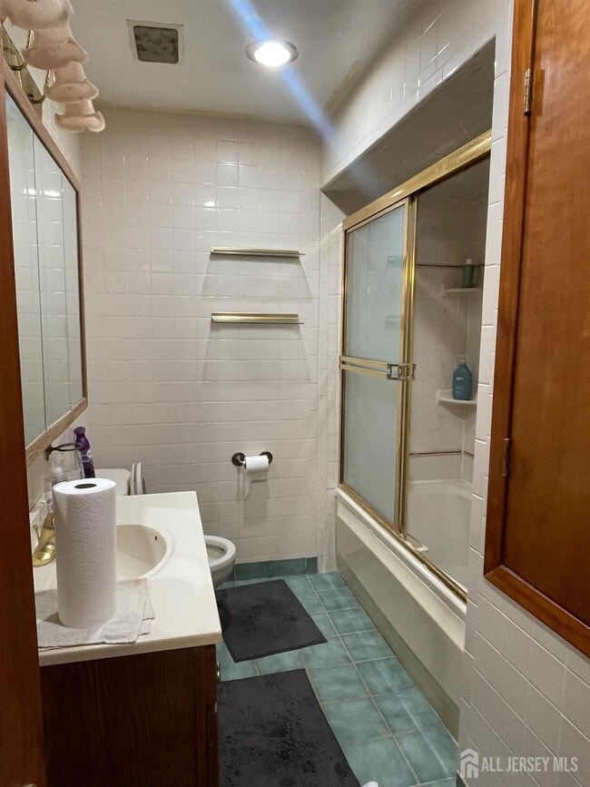 Building Photo - 92 Holly Rd