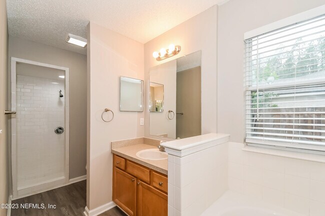 Building Photo - 11191 Lauren Oak Ln