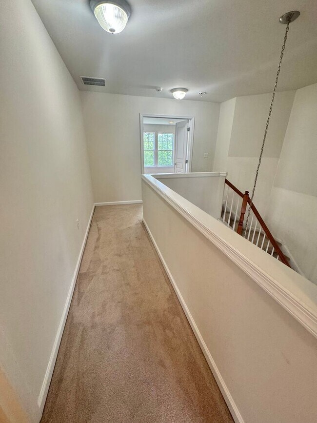 Building Photo - PRICE DROPPED! Spacious 3BR/2.5BA Townhome...