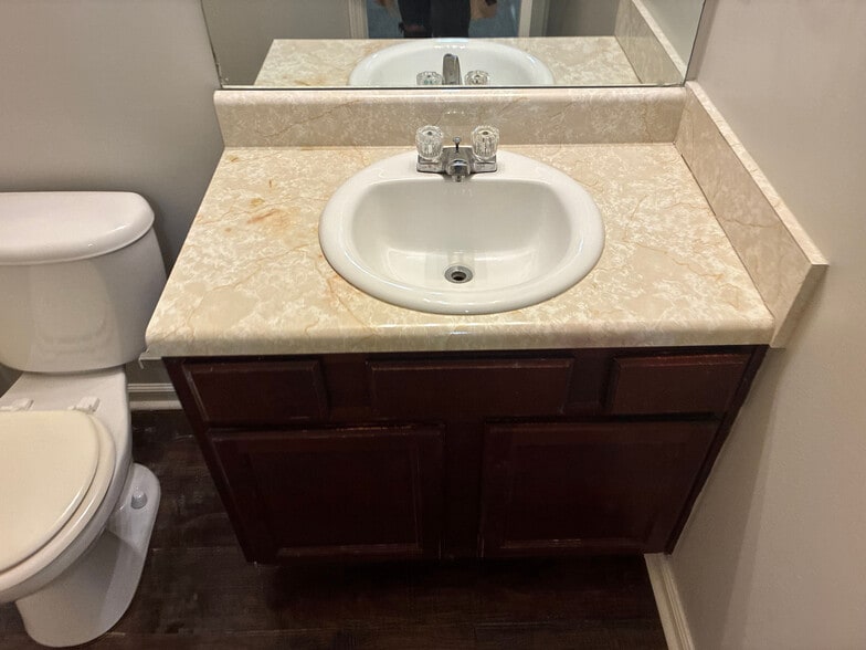 Building Photo - Room in Townhome on Stone Gate Way