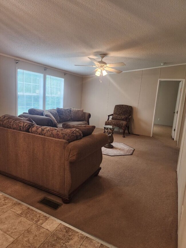 Building Photo - Peaceful Living on 2.36 Acres in Troutman!