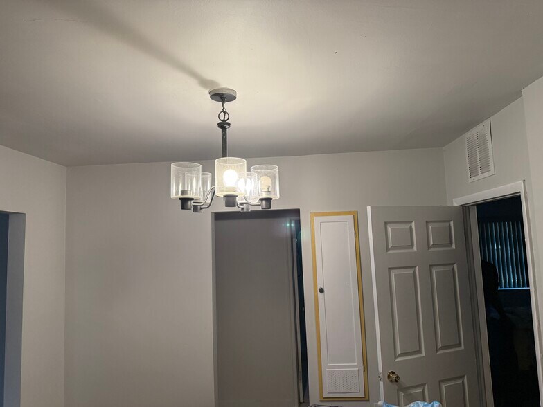 Building Photo - 14065 NE 16th Ave