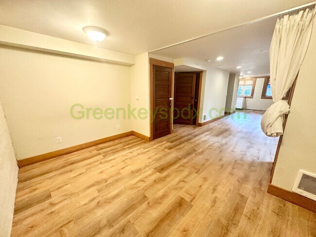 Building Photo - 4727 NE 10th Ave