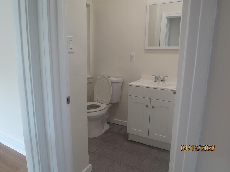 Building Photo - 2045 S Harcourt Ave