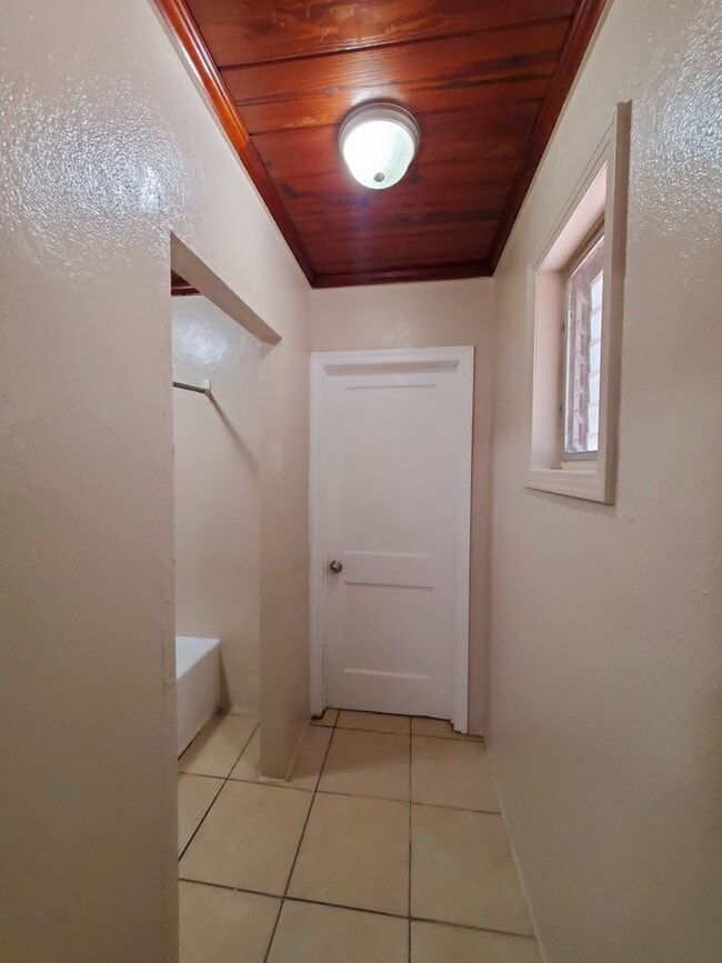 Building Photo - 2 Bedroom, 1 Bathroom Home for Rent in Plant City!