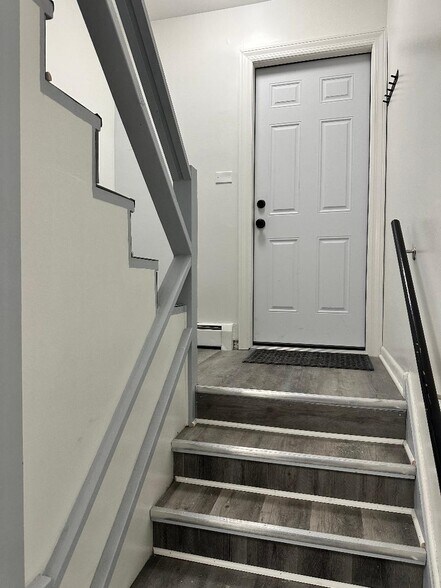 Building Photo - 5530 N Mango Ave