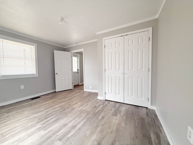 Building Photo - 3-Bedroom Single-Family Home with Hardwood Floors and Carport in Sparta