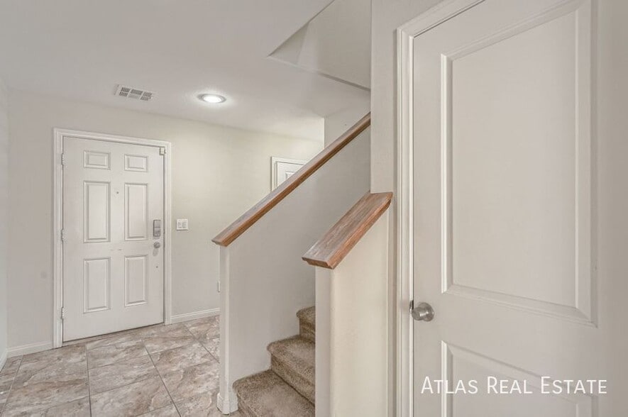 Building Photo - 10427 Wildflower Gully St