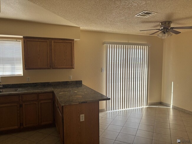 Building Photo - 1722 S 48th Way