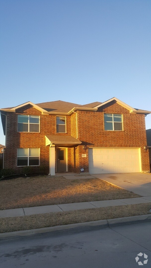 Building Photo - Texas Sized Home 5/3/2