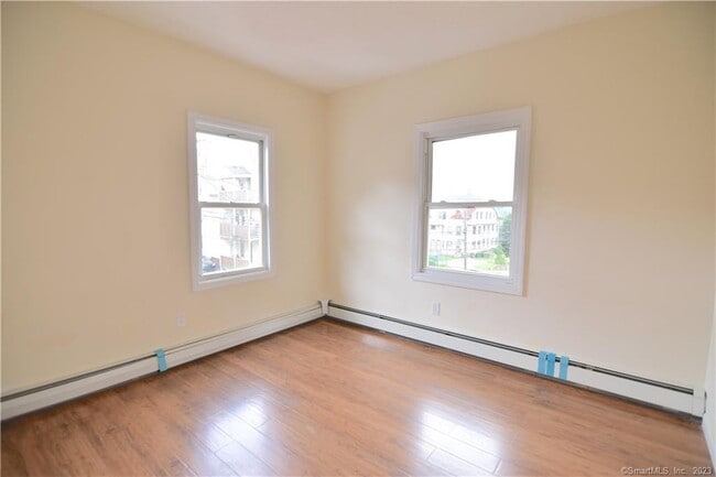 Building Photo - 14 Wildwood Ave