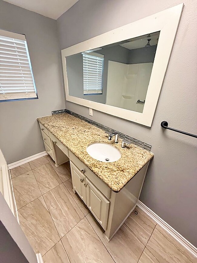 Building Photo - Nice 3 Bdrm 1 Bath Home in Gunter Texas